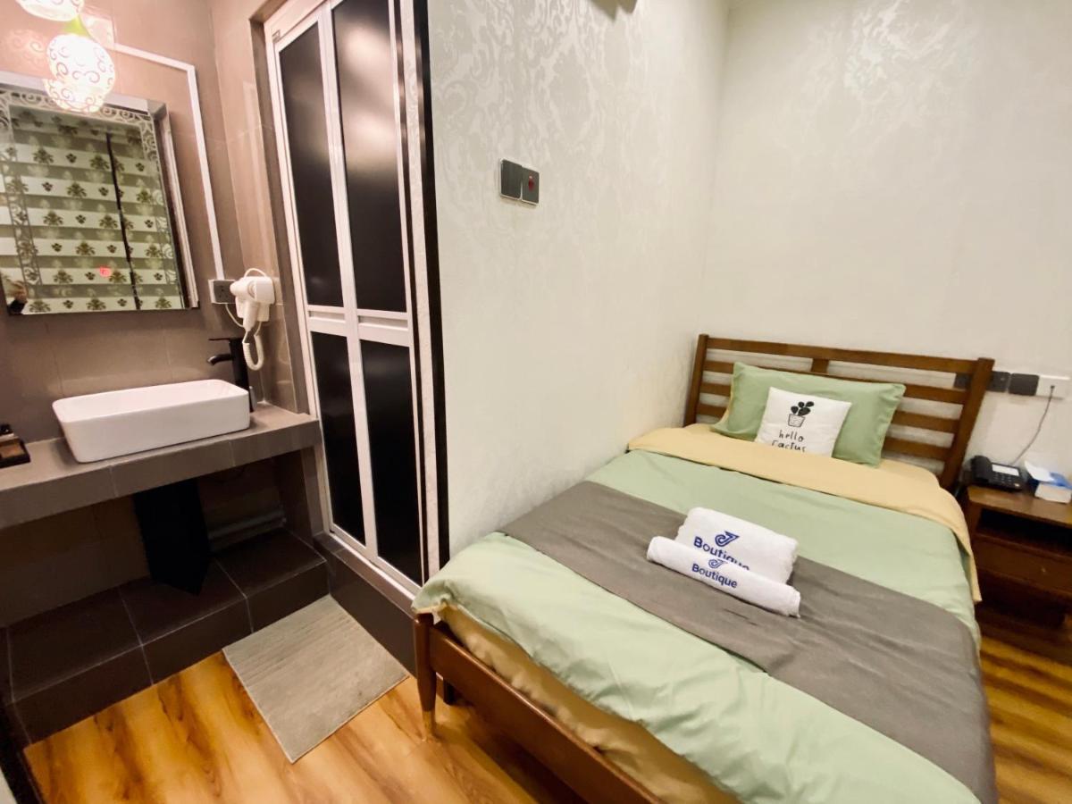 J Boutique Hotel 新张优惠 Muar Dış mekan fotoğraf